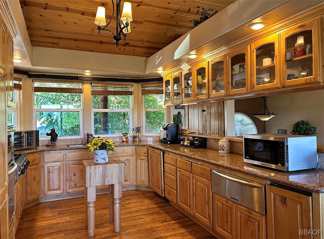 27551 North Bay Road Property Photo 5