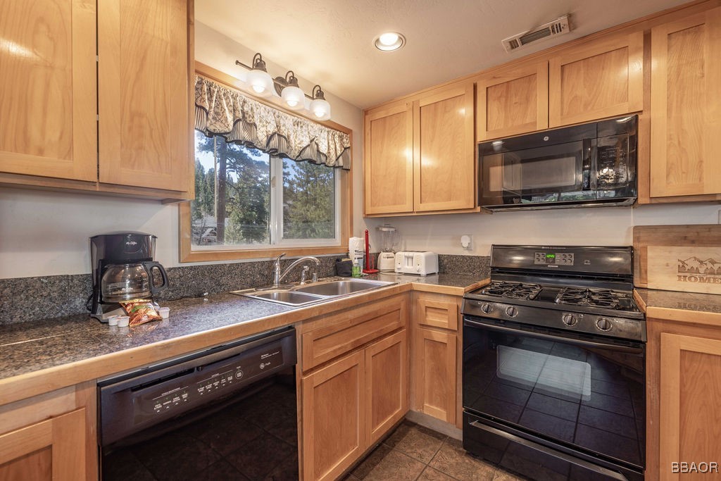 41063 Pennsylvania Avenue Property Photo 12