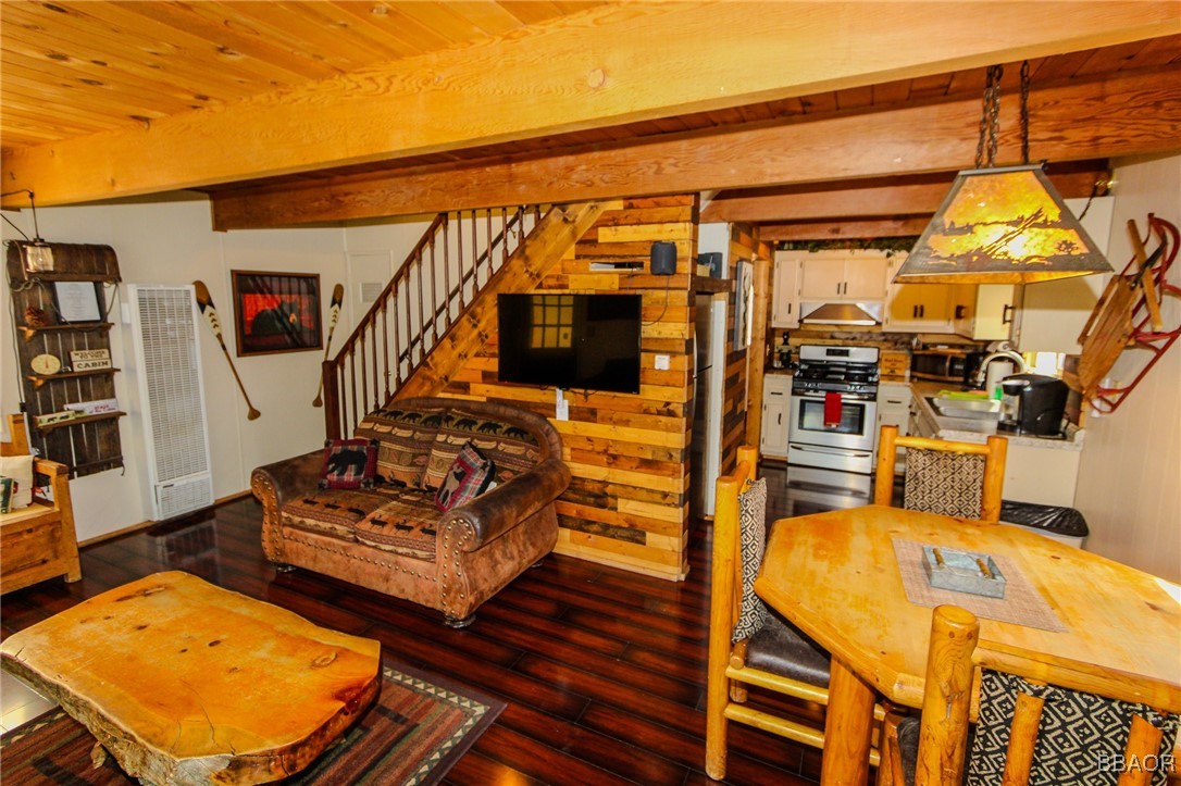 506 Deer Horn Drive Property Photo 4