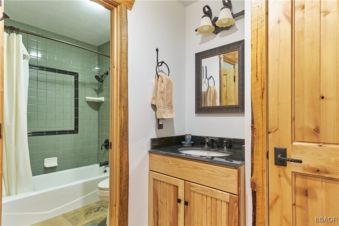 1315 Shasta Court Property Photo 13