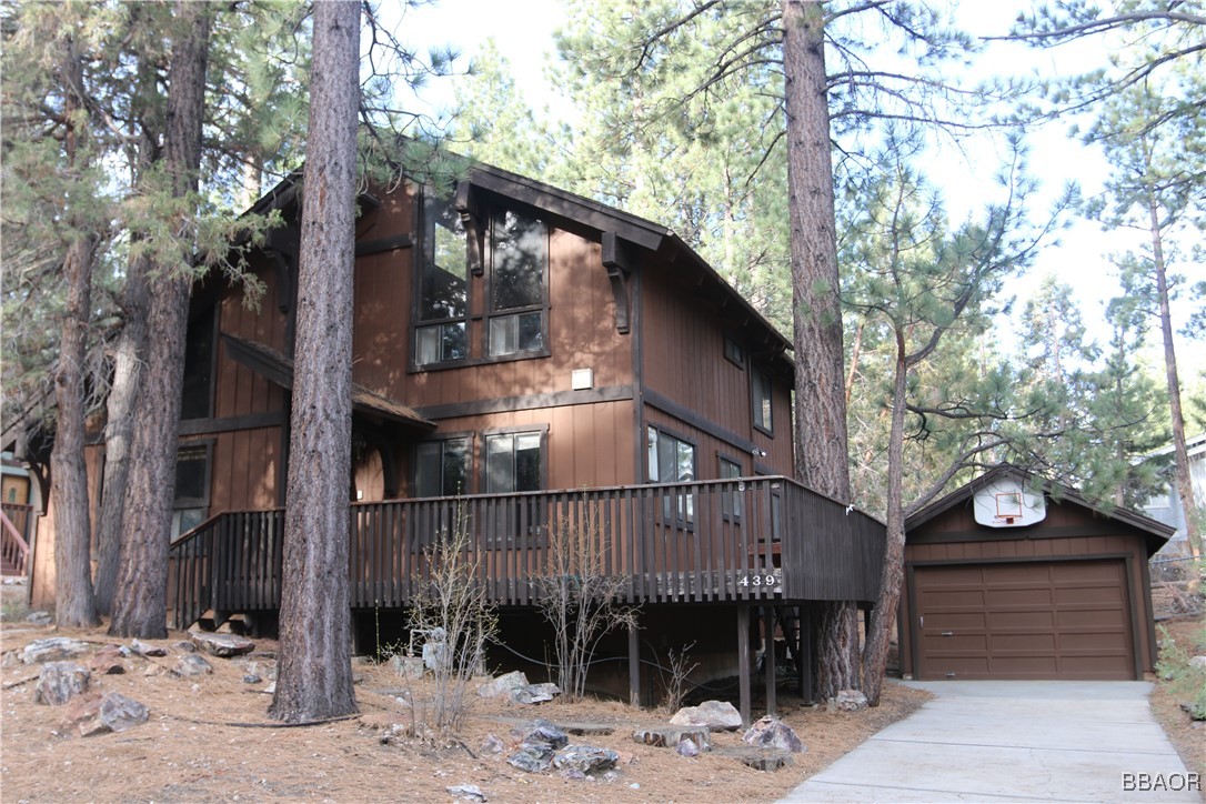 439 Salem Drive Property Photo 1
