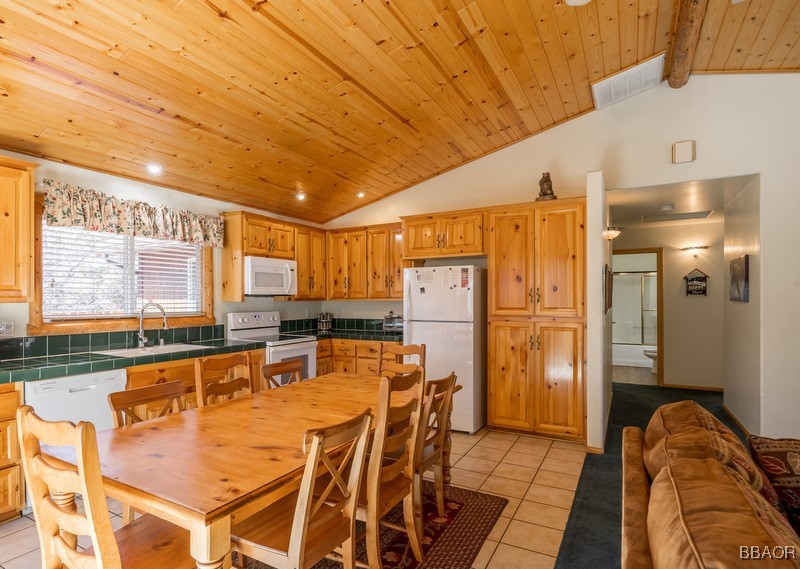 741 Villa Grove Avenue Property Photo 15
