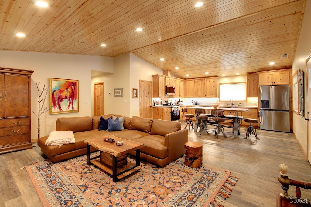 2013 Cedar Pine Lane Property Photo 7