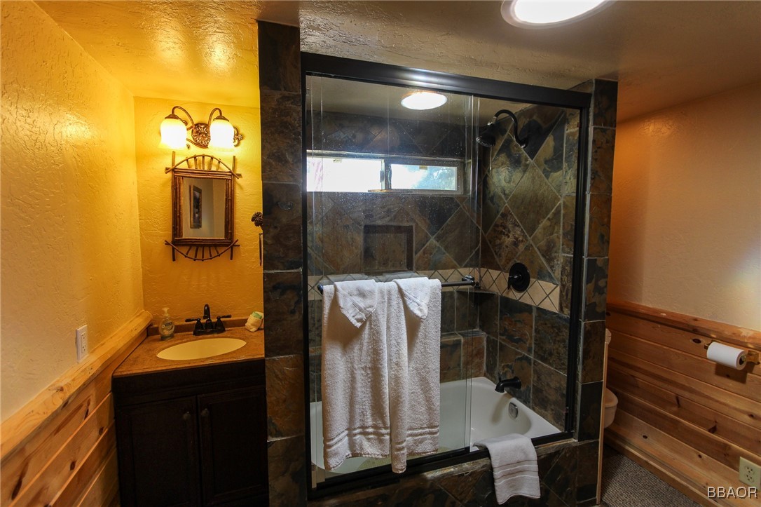 998 F Lane Property Photo 32