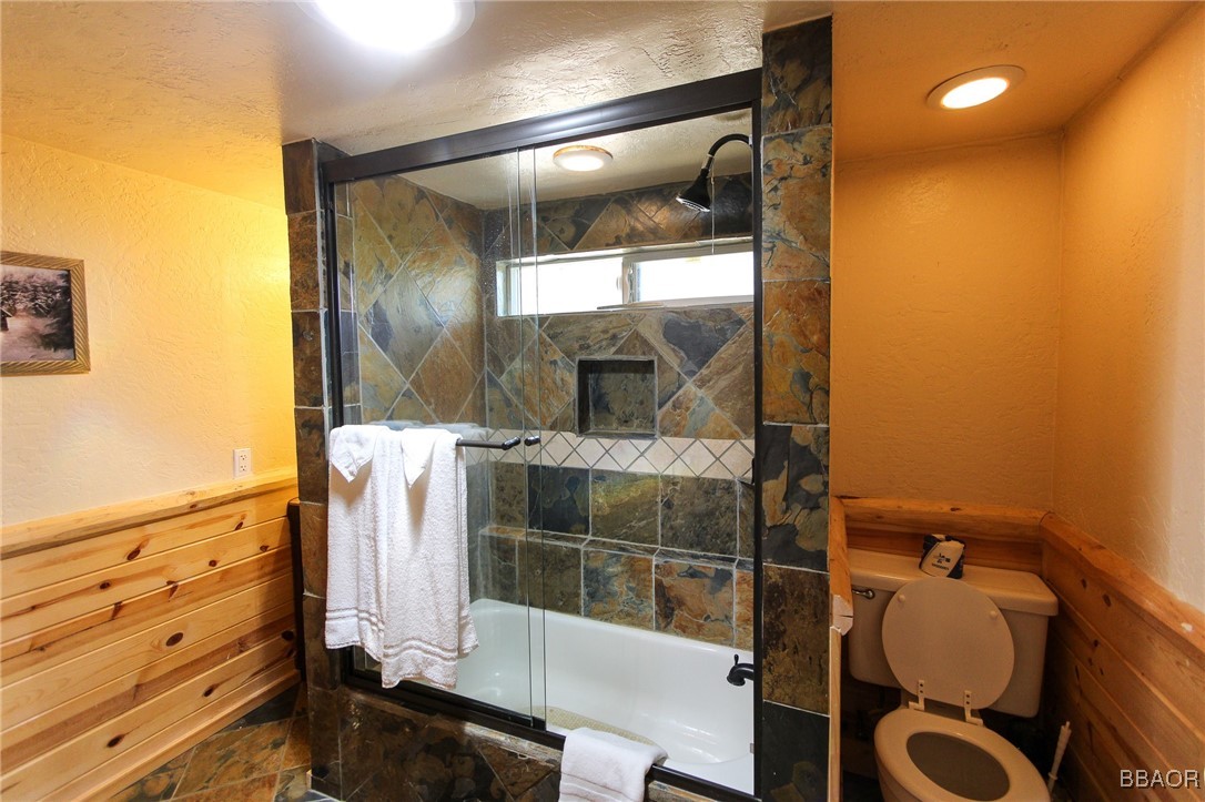 998 F Lane Property Photo 33