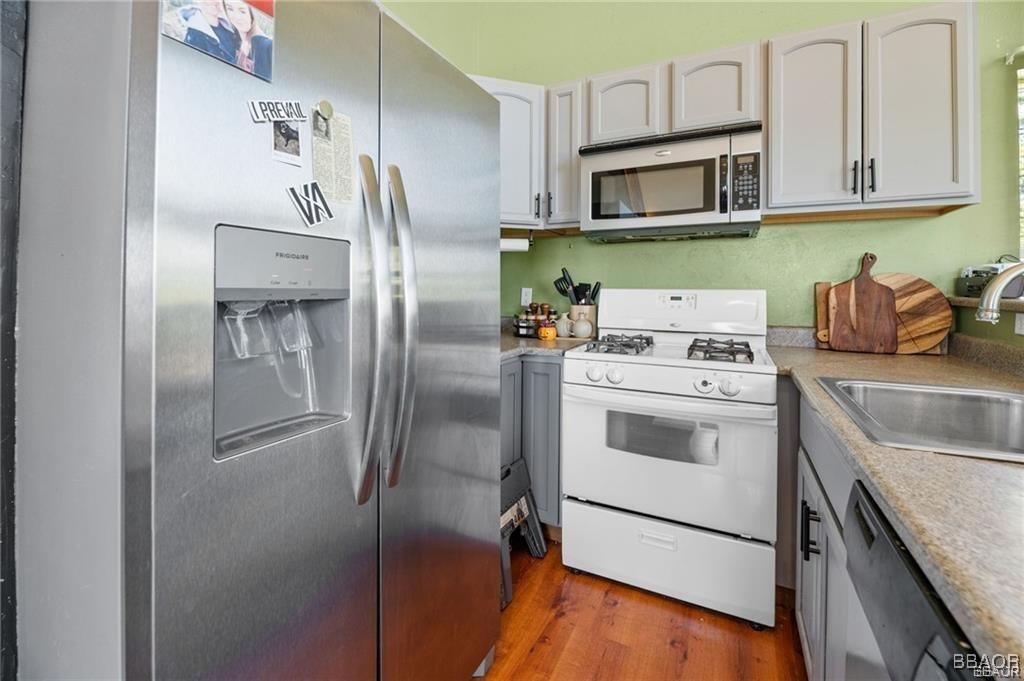 2076 Cedar Lane Property Photo 4