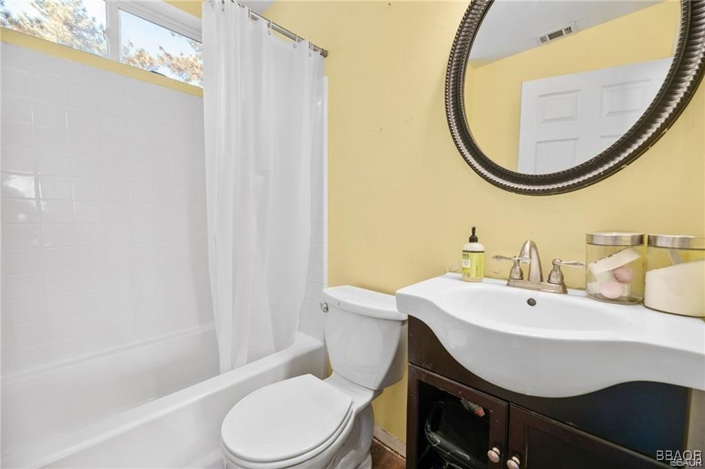 2076 Cedar Lane Property Photo 13