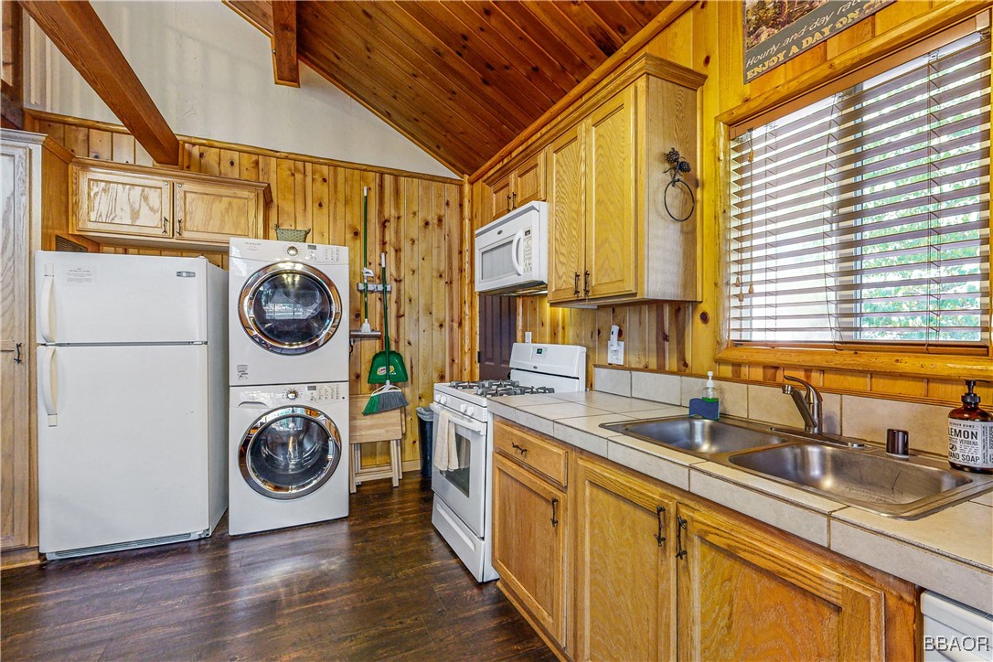 880 Edgemoor Road Property Photo 11