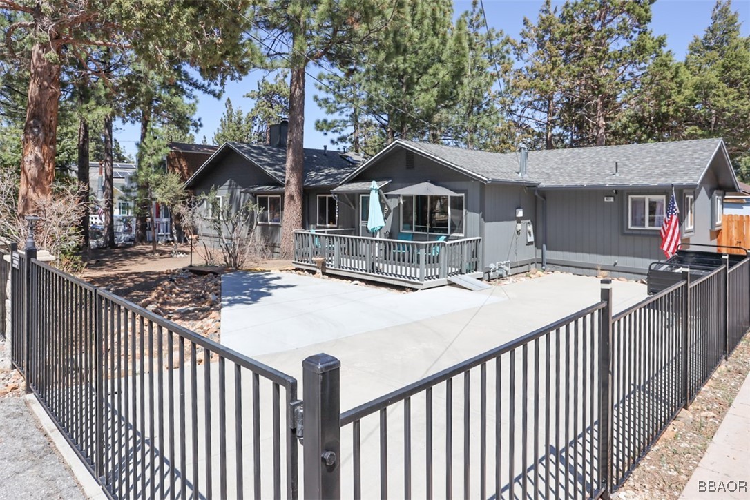 631 Vista Avenue Property Photo