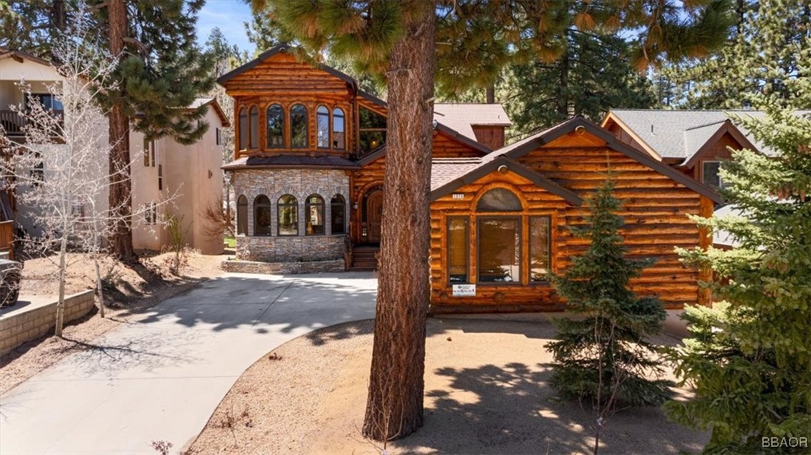 1215 Wolf Creek Court Property Photo 4