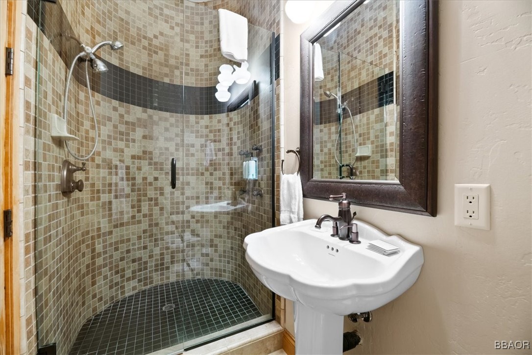 1215 Wolf Creek Court Property Photo 24