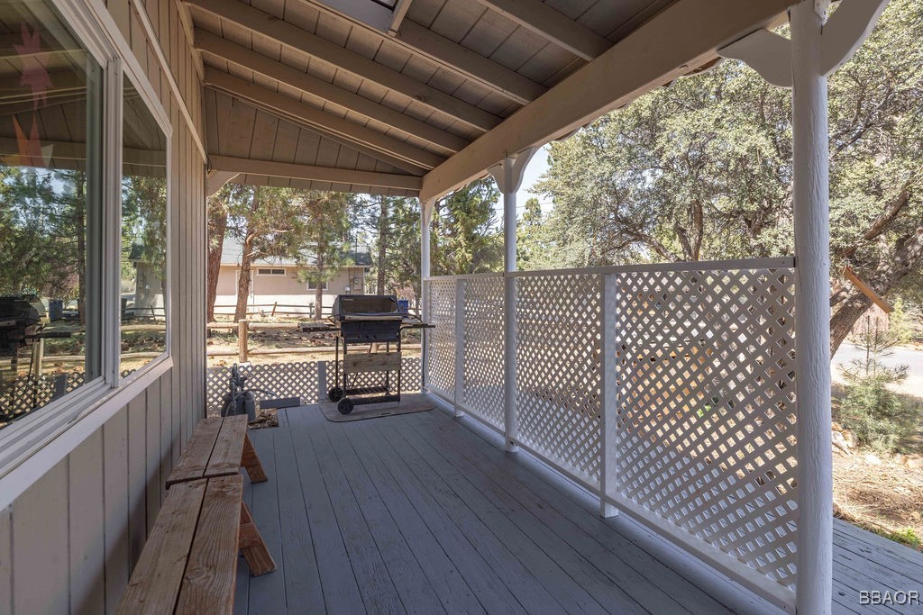 550 Pine Lane Property Photo 3