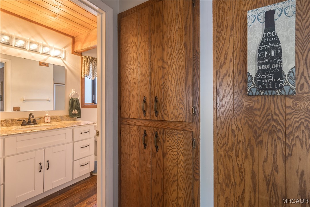 301 Downey Drive Property Photo 23