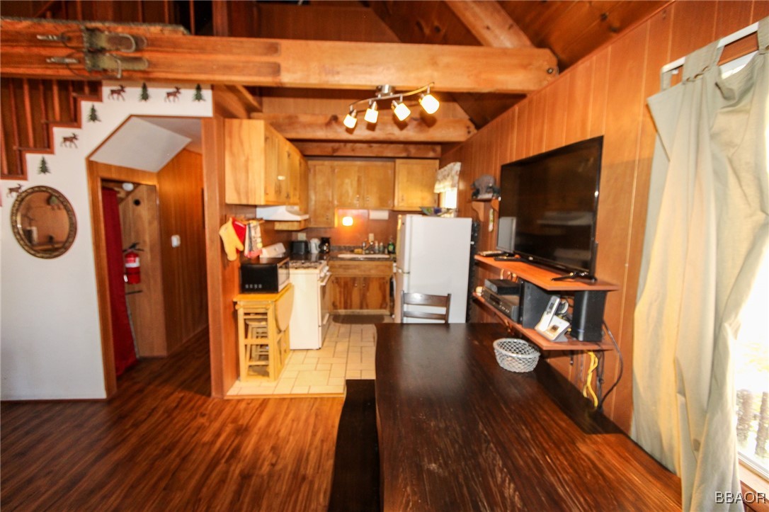230 Sunset Lane Property Photo 1
