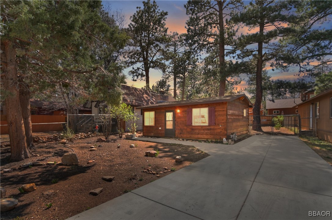 726 Riverside Avenue Property Photo