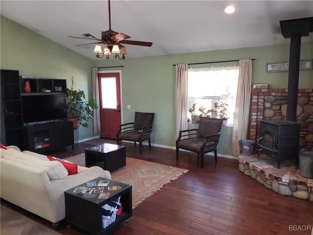 45385 5th Street Property Photo 6