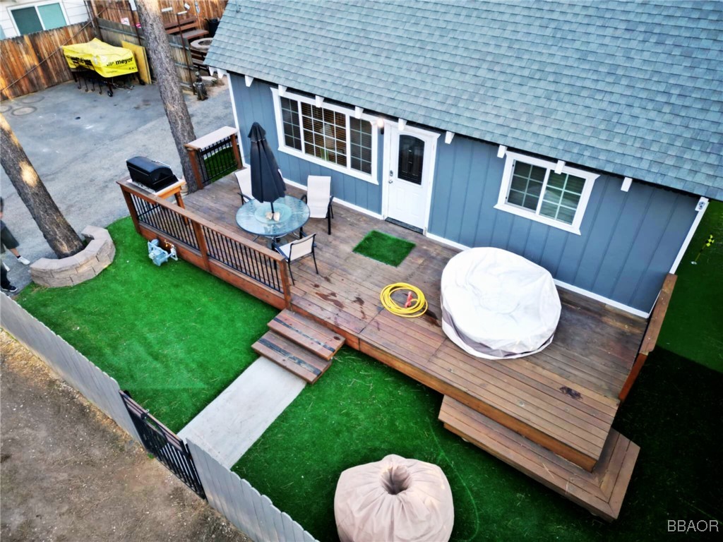 2050 9th Lane Property Photo 1