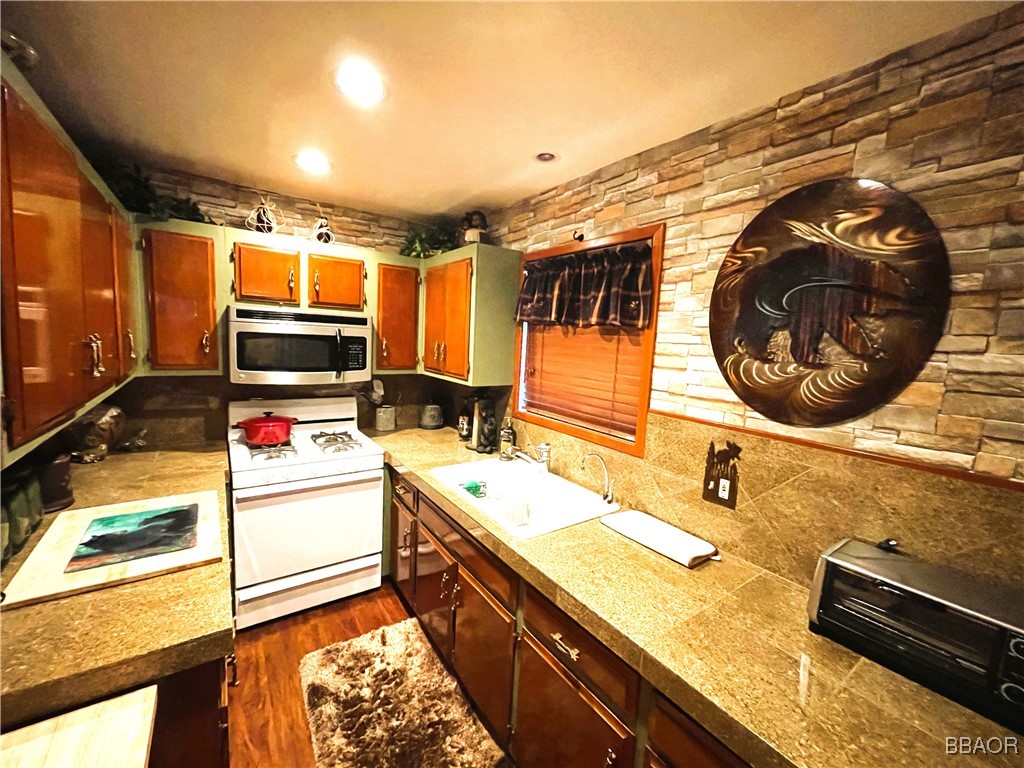712 Booth Way Property Photo 16