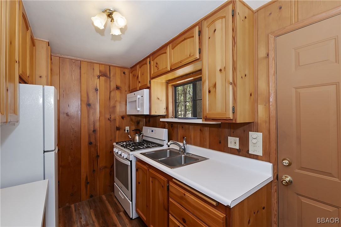 33294 Wild Rose Drive Property Photo 14