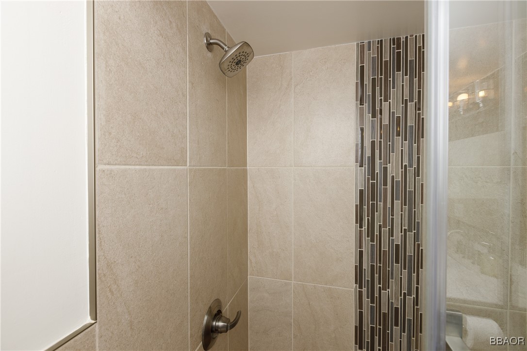 1370 Calgary Drive Property Photo 9