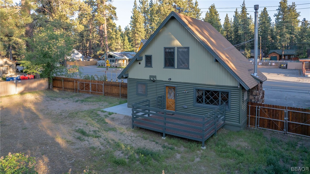 1025 West Big Bear Boulevard Property Photo 9