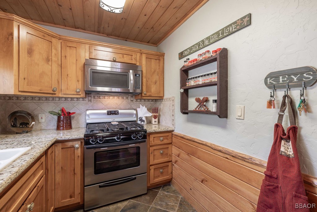 618 Sugarloaf Boulevard Property Photo 8
