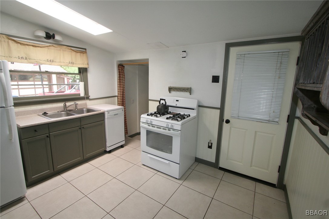 1004 Canyon Road 2 Property Photo 5
