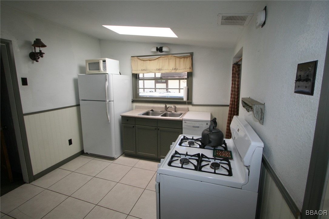 1004 Canyon Road 2 Property Photo 6