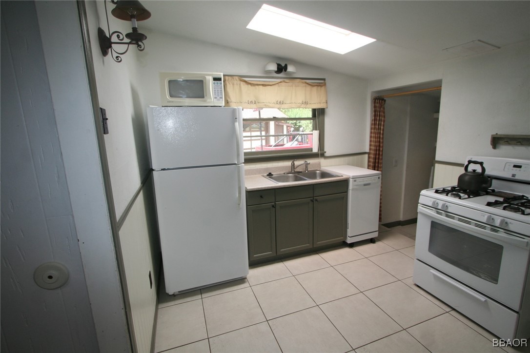 1004 Canyon Road 2 Property Photo 9
