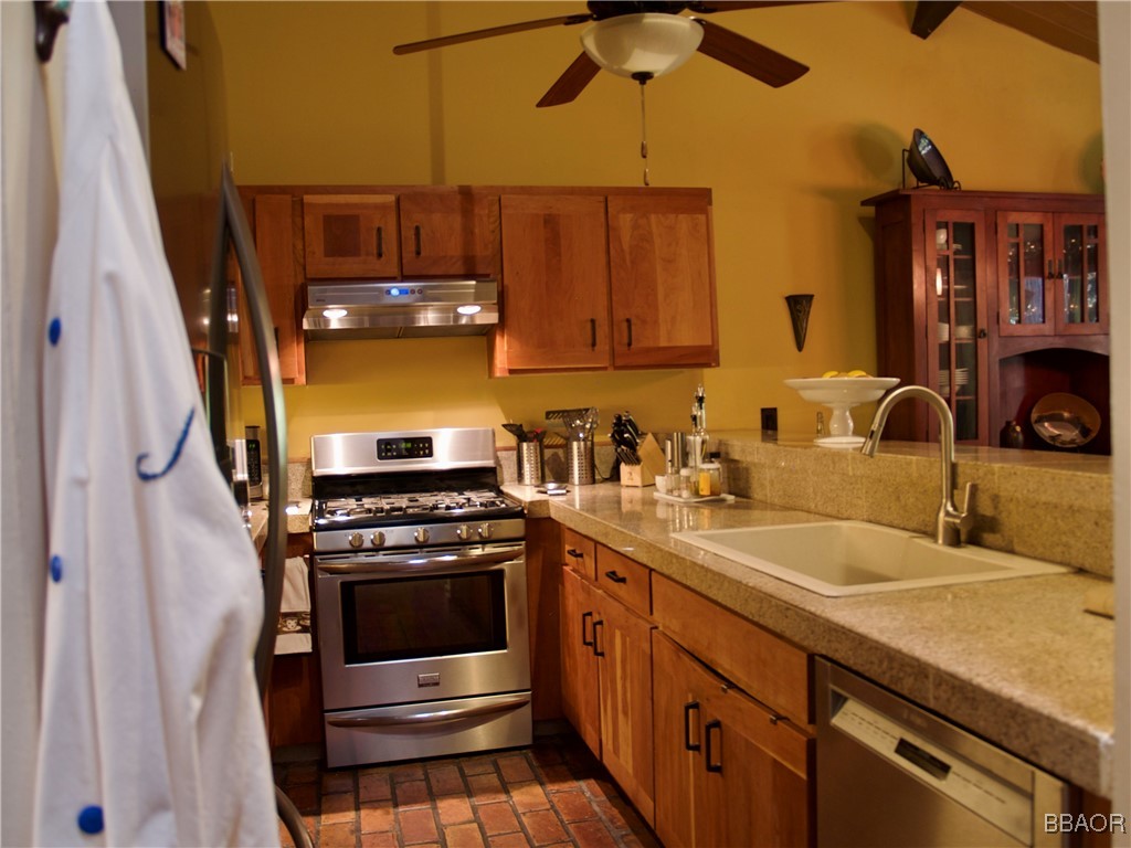 872 Sierra Vista Drive 9 Property Photo 7