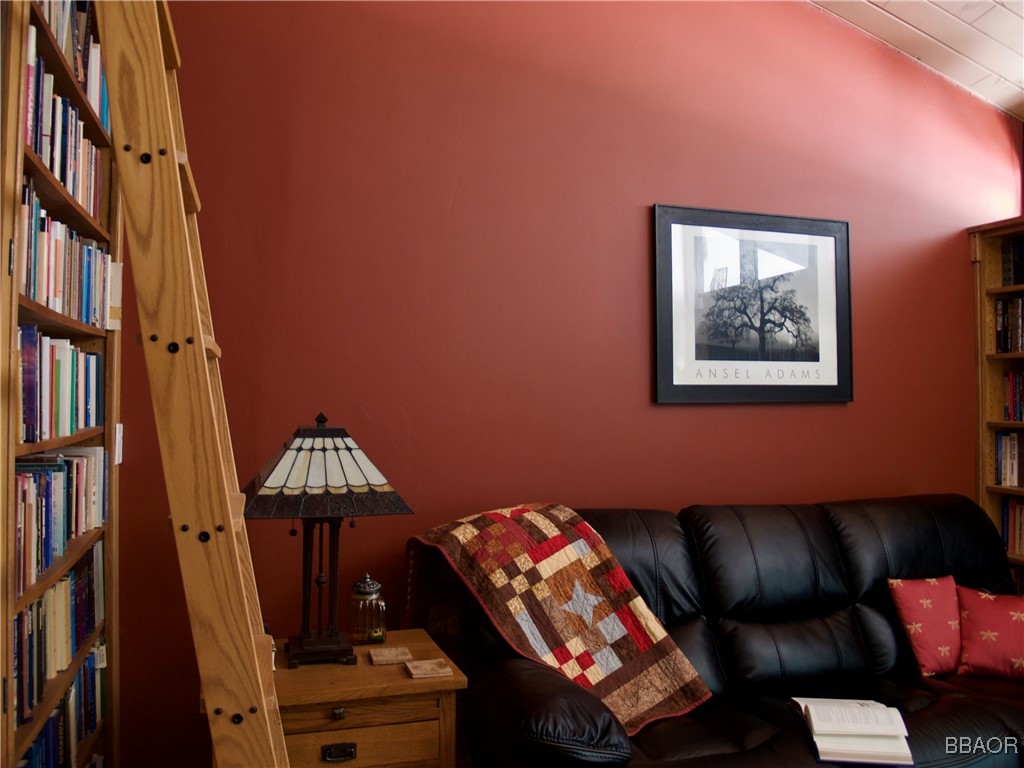 872 Sierra Vista Drive 9 Property Photo 11