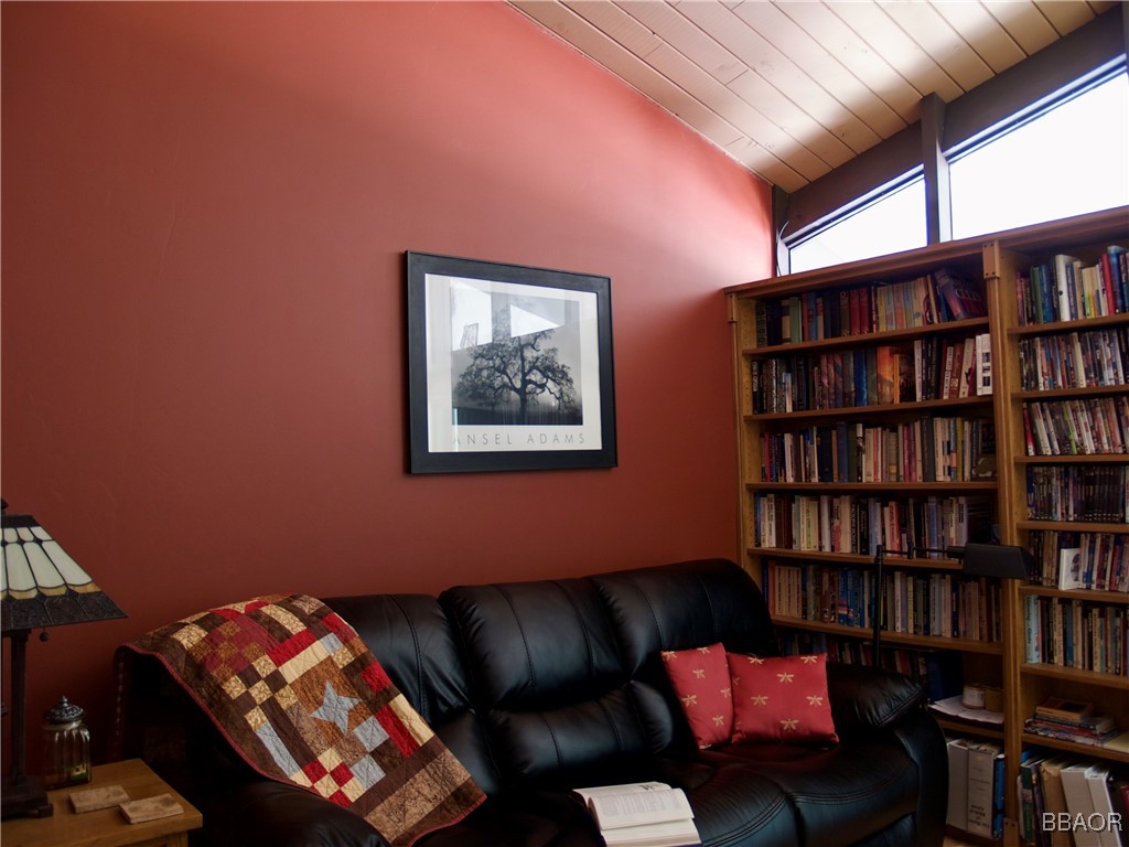 872 Sierra Vista Drive 9 Property Photo 12