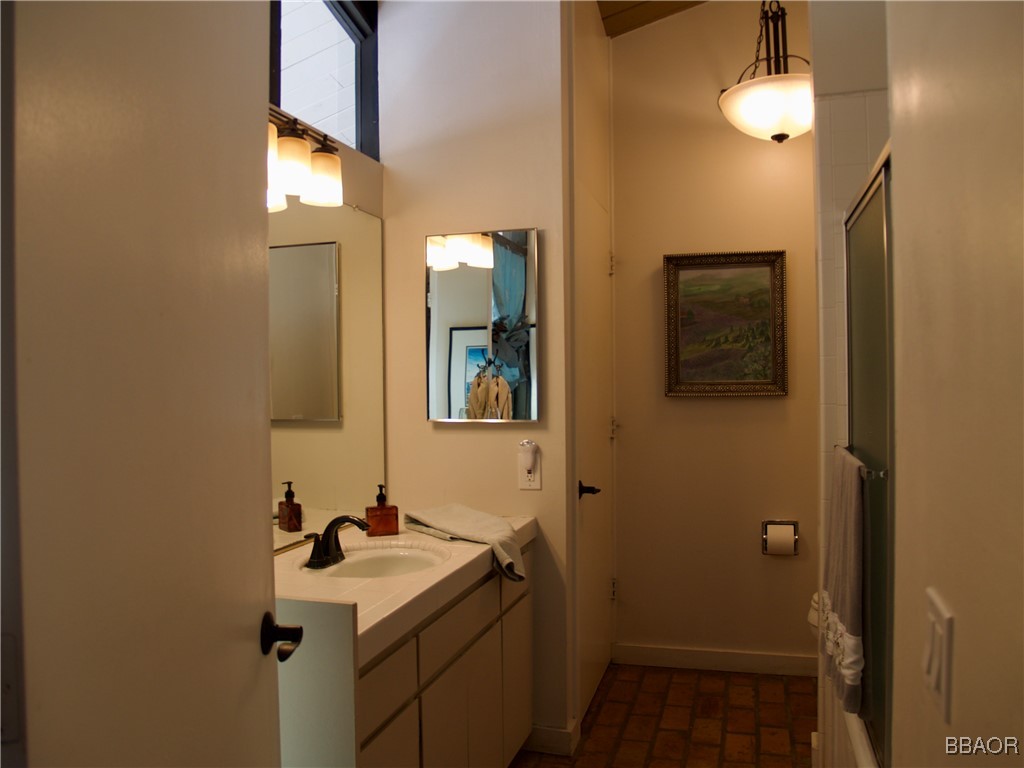 872 Sierra Vista Drive 9 Property Photo 14