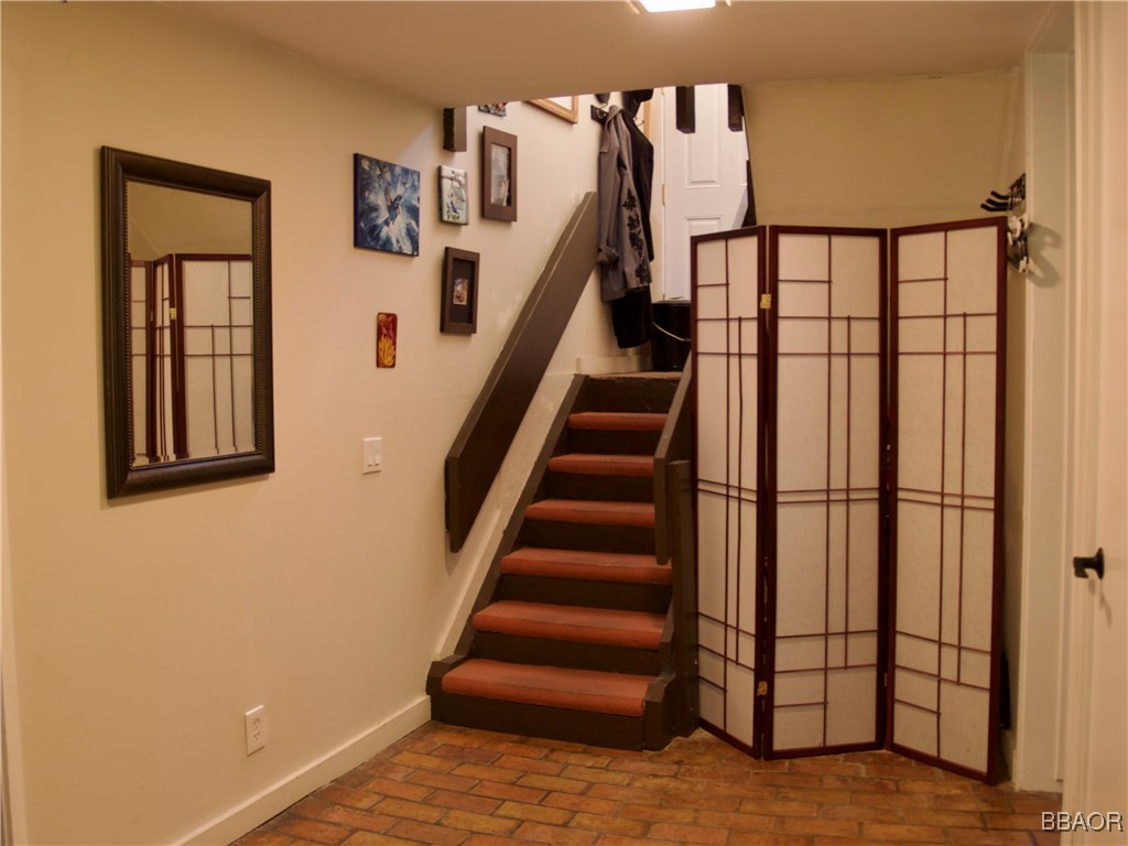 872 Sierra Vista Drive 9 Property Photo 15