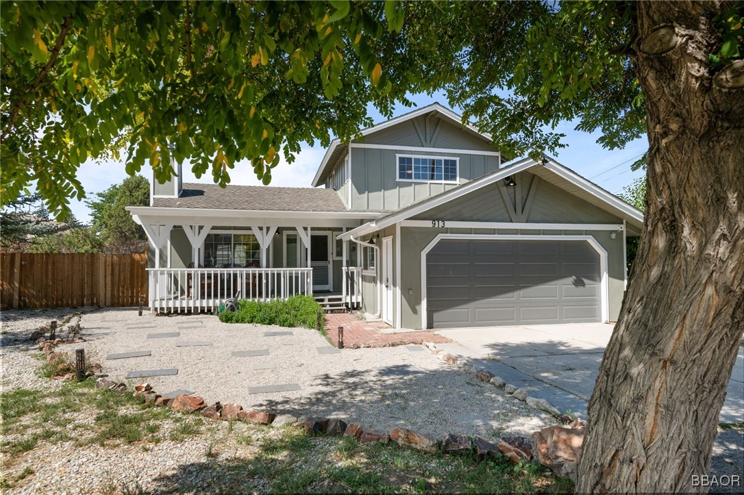 913 Mount Doble Drive Property Photo 2