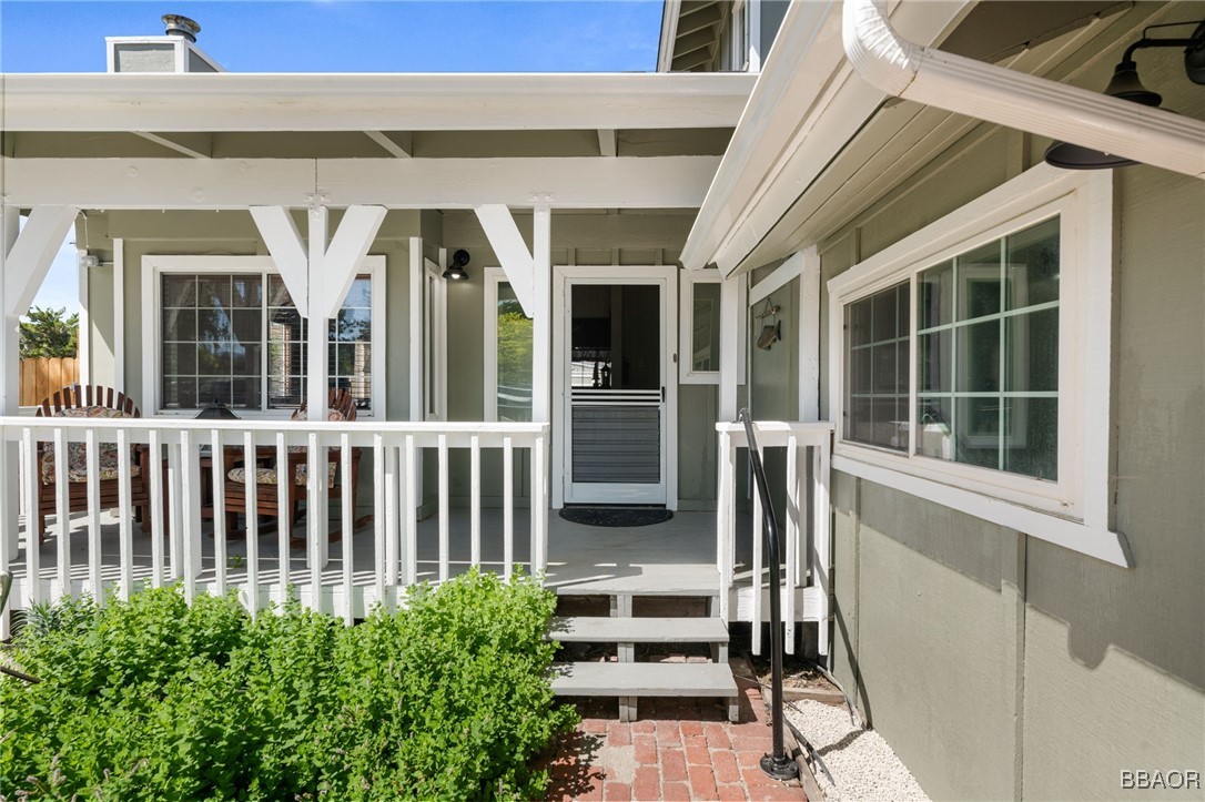 913 Mount Doble Drive Property Photo 6