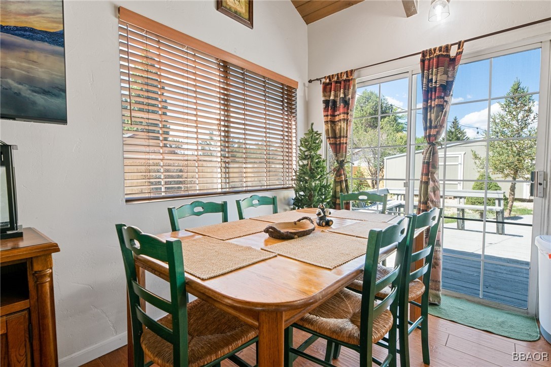 913 Mount Doble Drive Property Photo 14