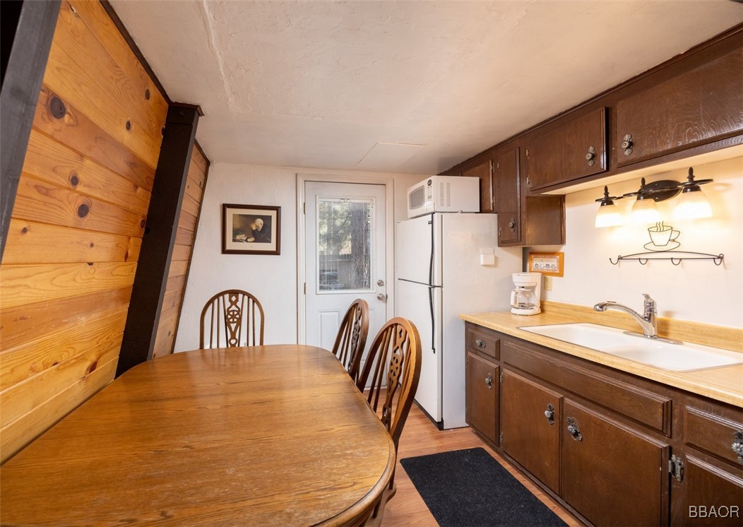 738 East Meadow Lane Property Photo 8