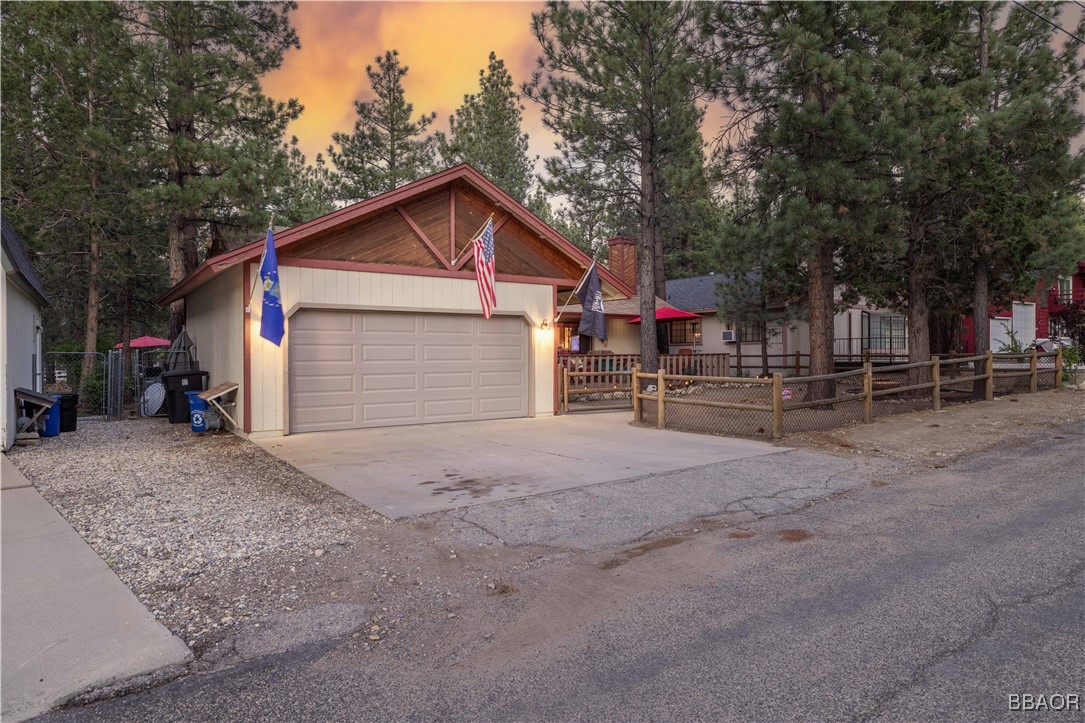 1064 Pine Lane Property Photo 3
