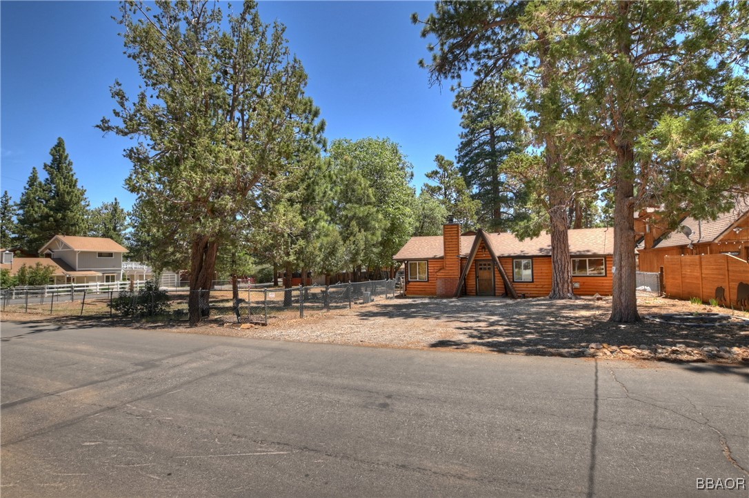 721 Riverside Avenue Property Photo 3