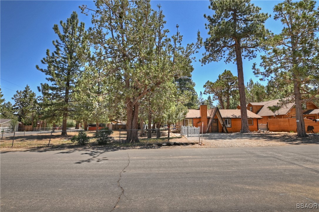 721 Riverside Avenue Property Photo 4