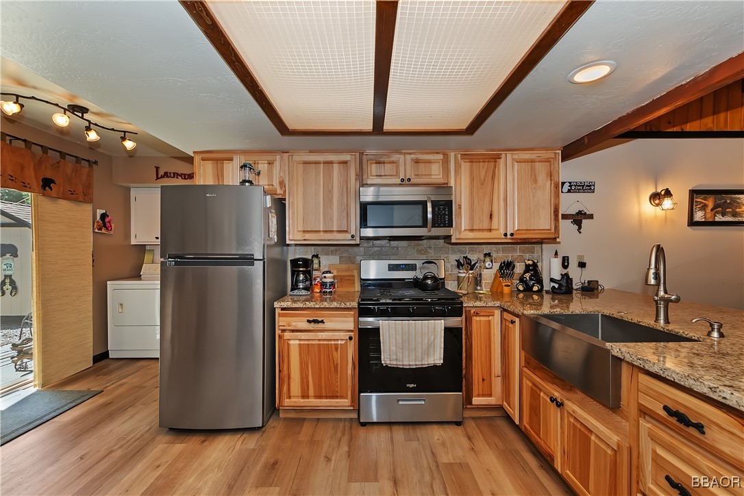 721 Riverside Avenue Property Photo 14