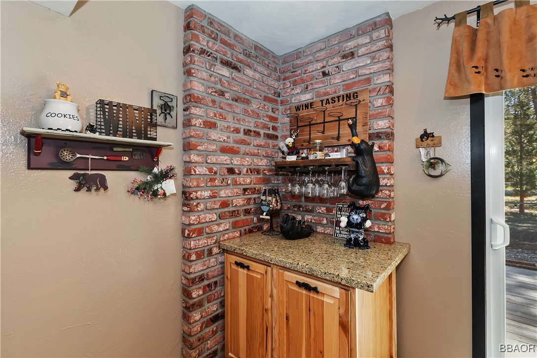 721 Riverside Avenue Property Photo 17