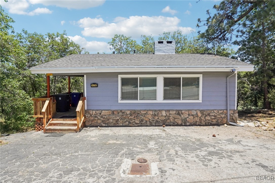 670 Villa Grove Avenue Property Photo 2