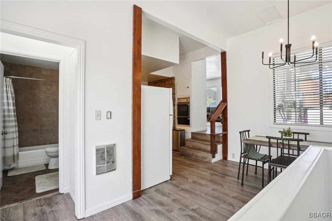 670 Villa Grove Avenue Property Photo 10