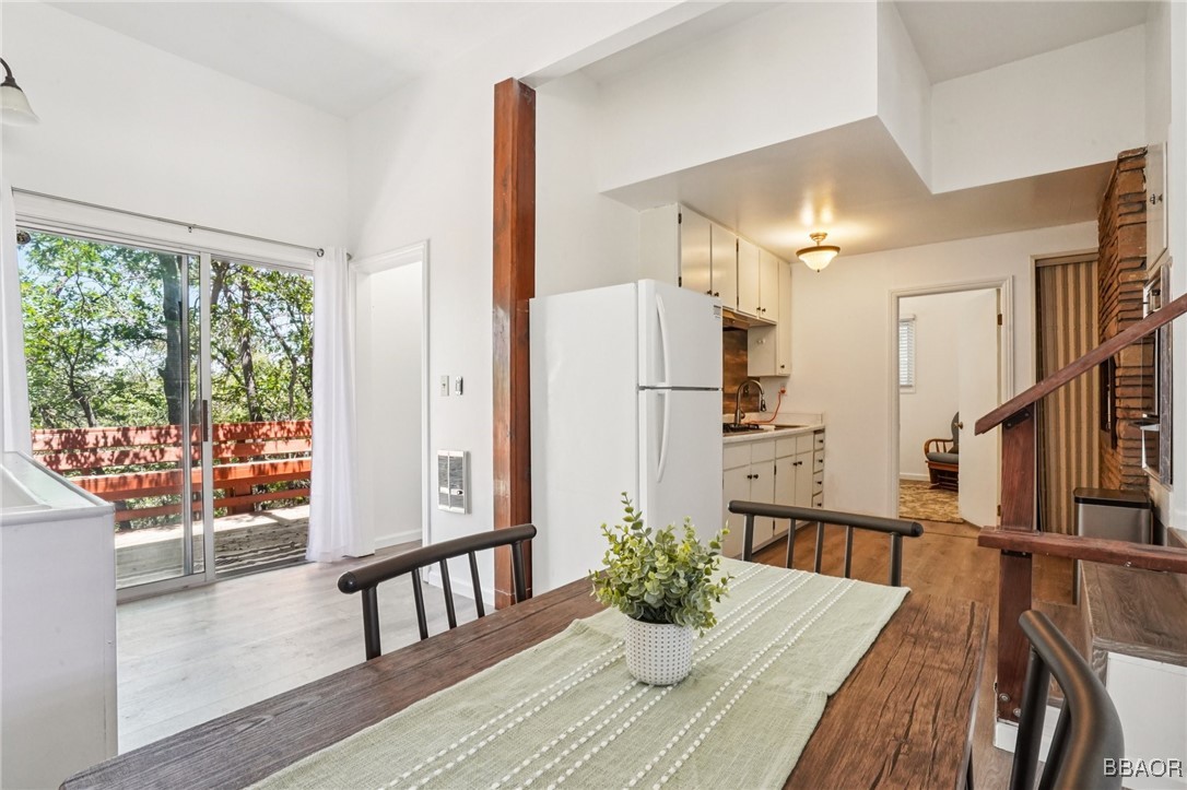 670 Villa Grove Avenue Property Photo 11