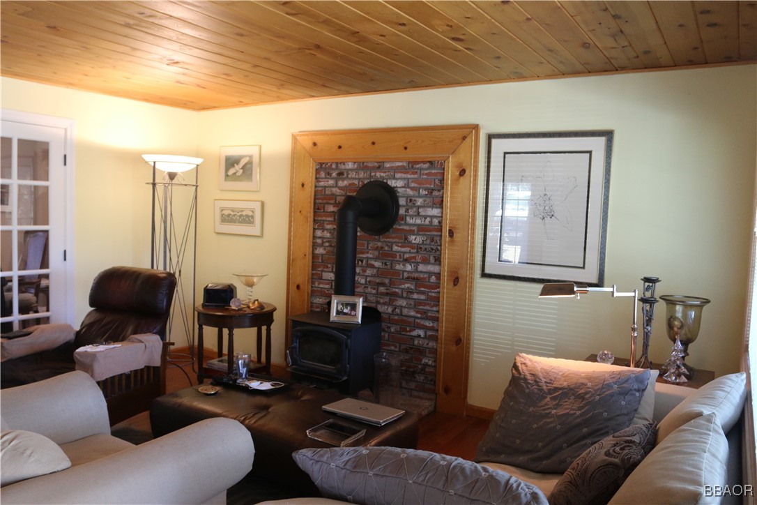 636 Beaumont Lane Property Photo 3