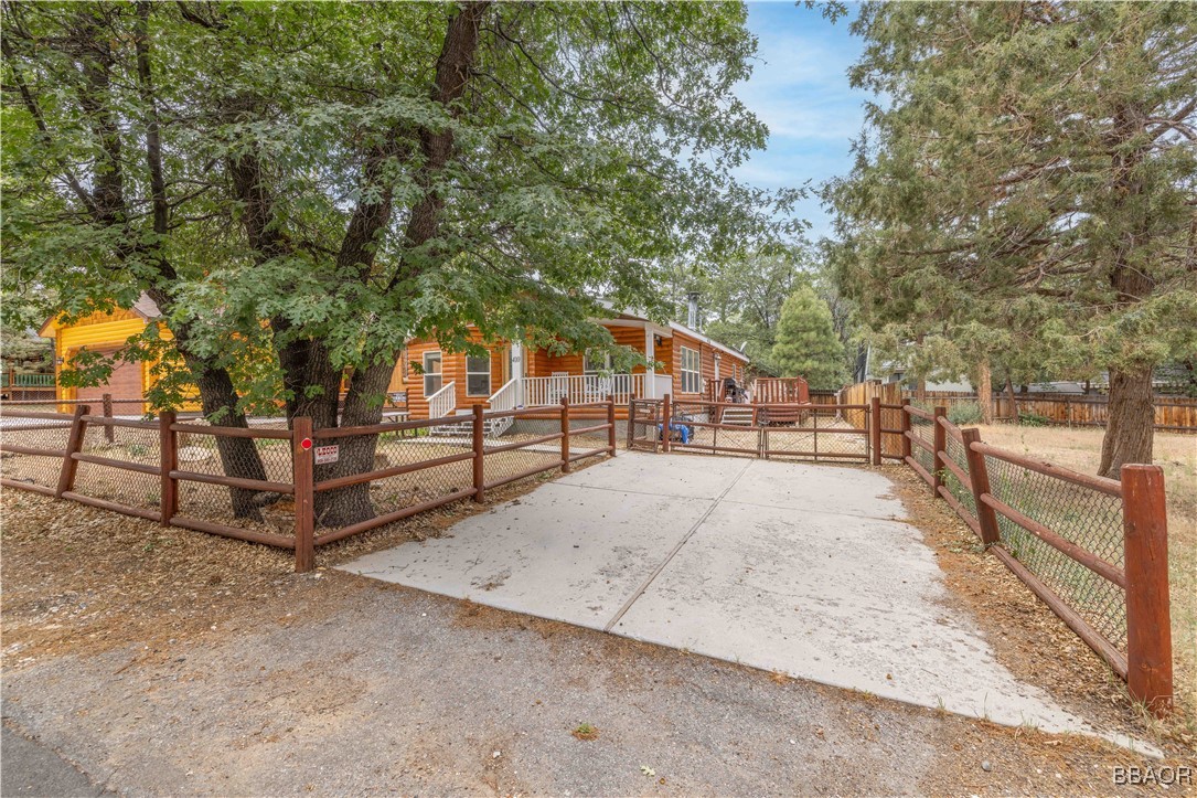 410 Los Angeles Avenue Property Photo