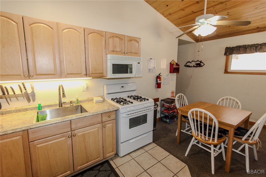 42679 La Placida Avenue Property Photo 9