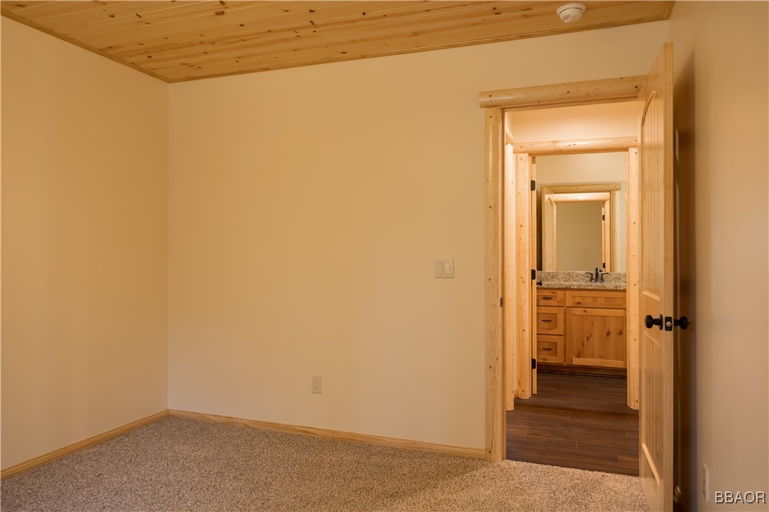 418 Los Angeles Avenue Property Photo 14